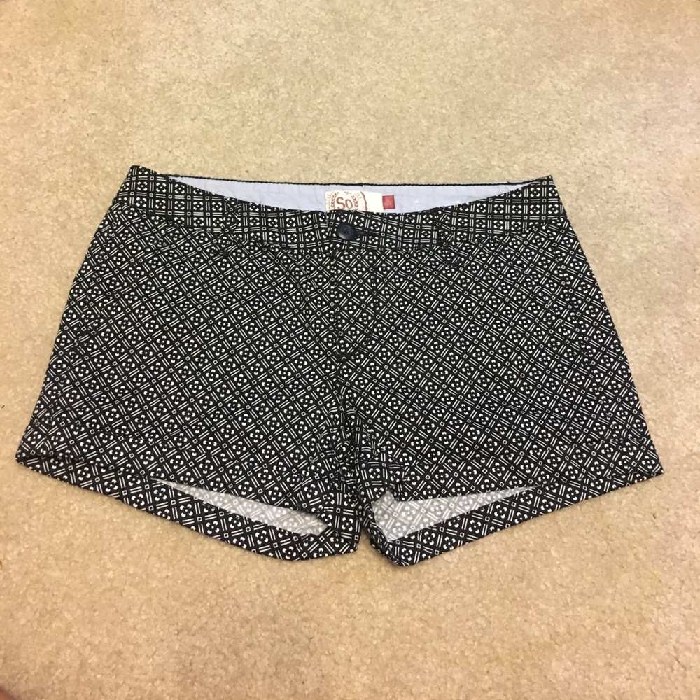 Black and white patterned shorts - 5
